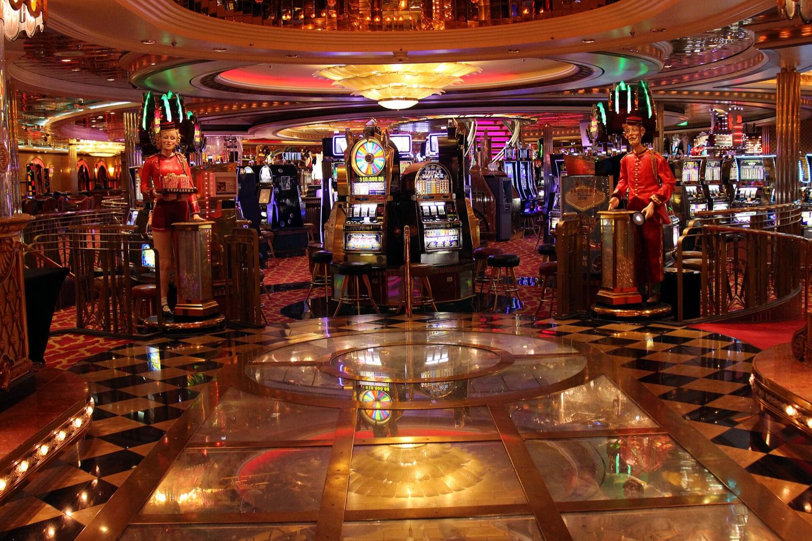 The casino on Adventure of the Seas