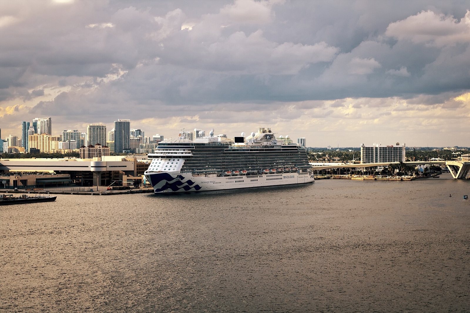 Enchanted Princess, exterior