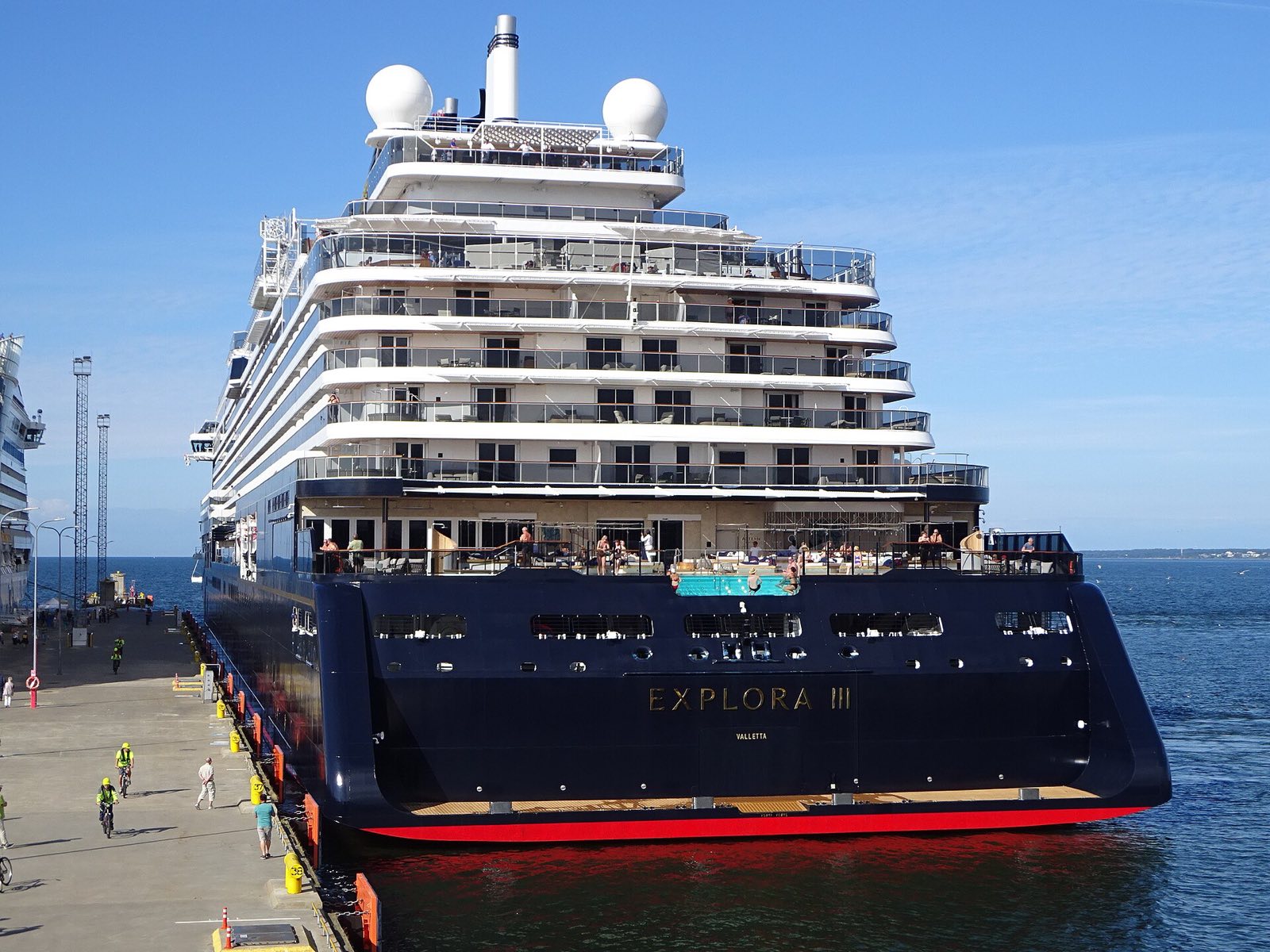 Explora III, exterior