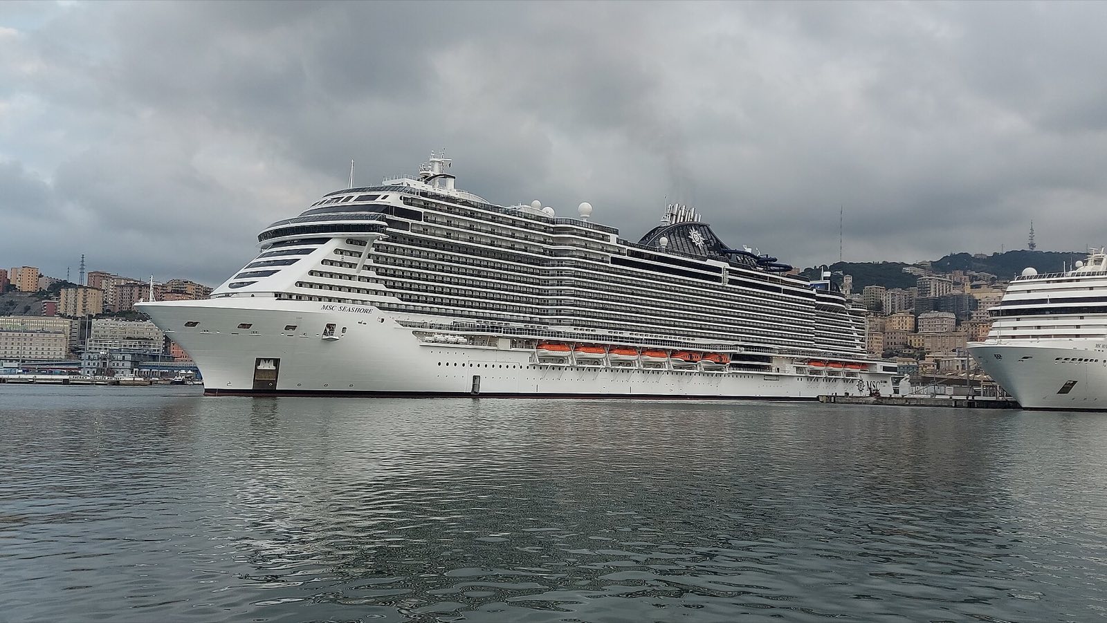 MSC Seashore, exterior