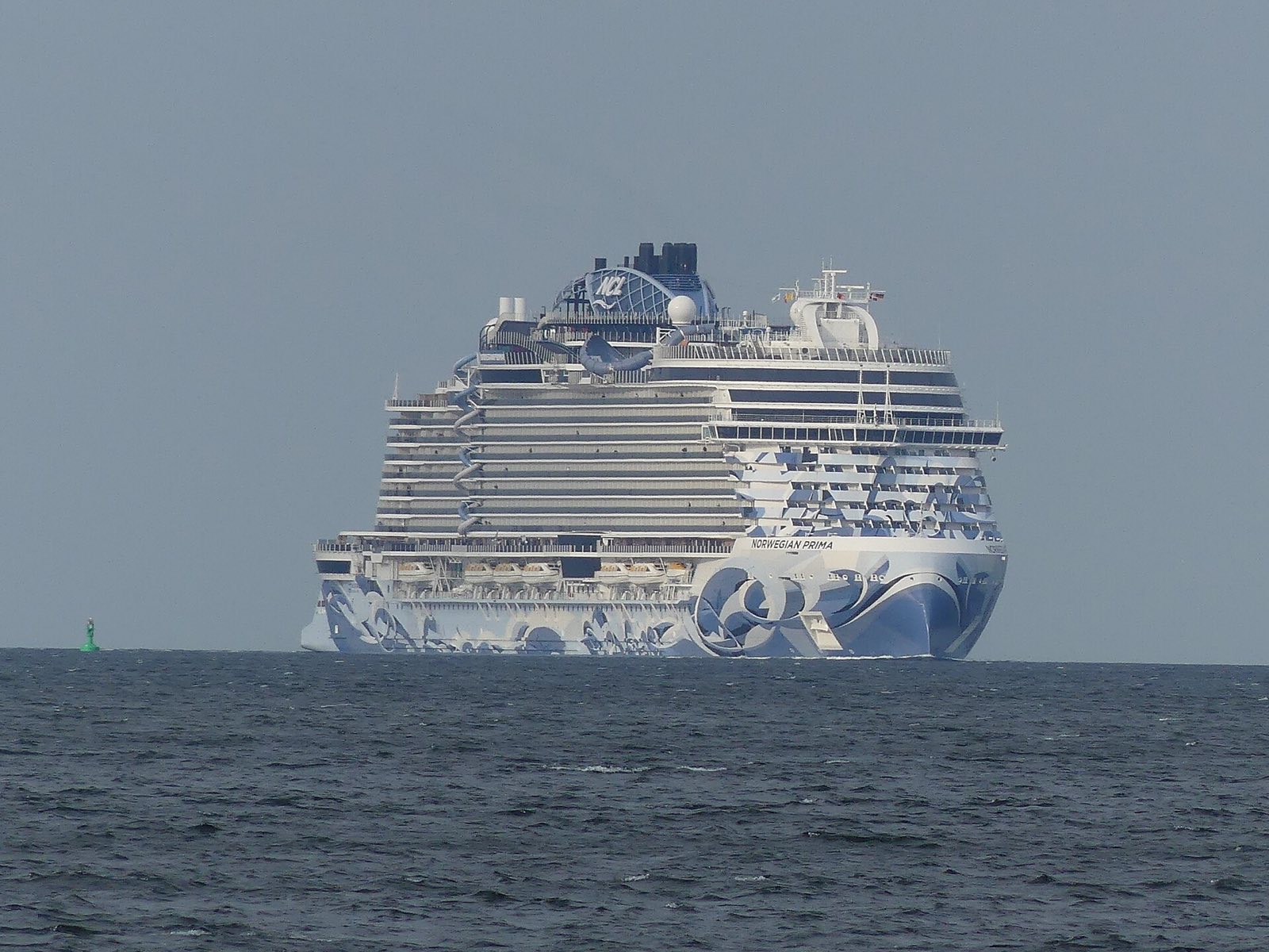Norwegian Prima, exterior