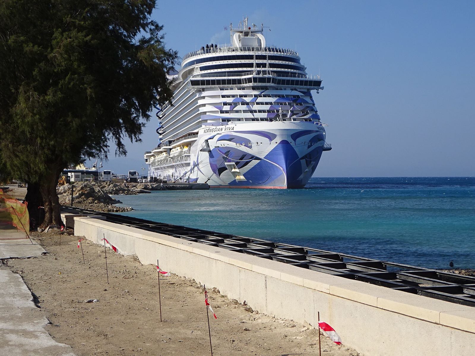 Norwegian Viva, exterior