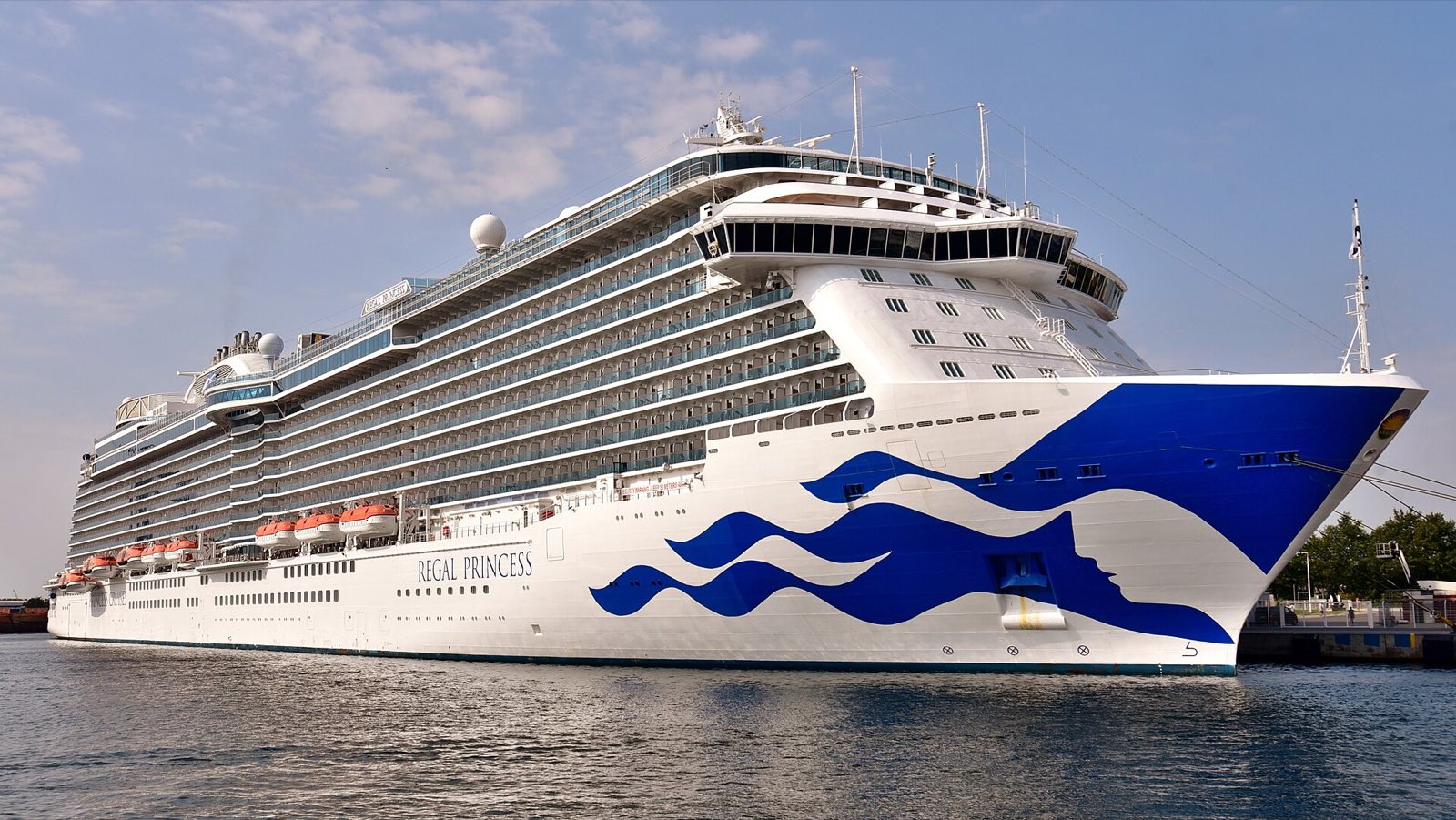 Regal Princess, exterior