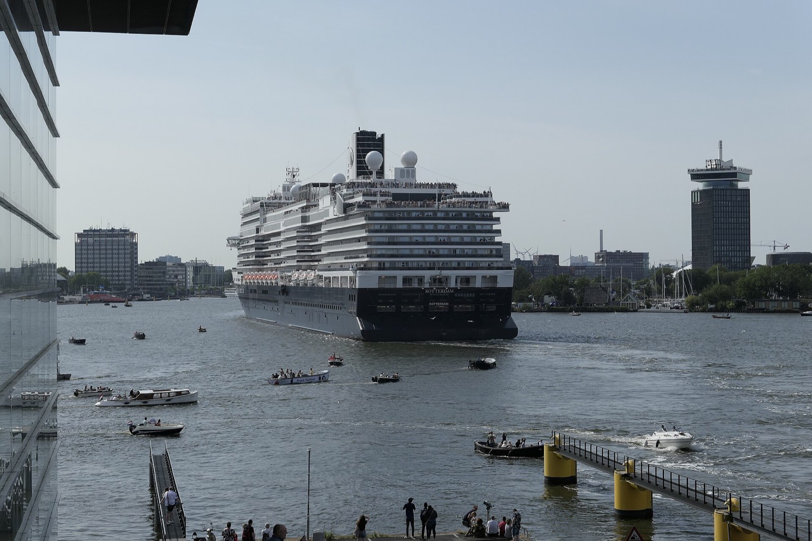 Rotterdam, exterior